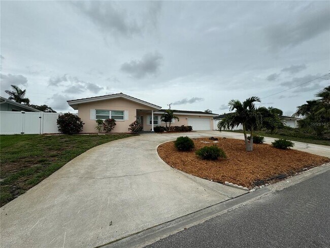 Building Photo - 3746 High Bluff Dr