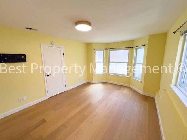 Foto del edificio - 18344 Redwood Rd