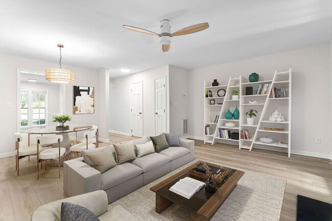 Stylish & Fully Updated 2-Bedroom Townhous... - Stylish & Fully Updated 2-Bedroom Townhous... Apartment