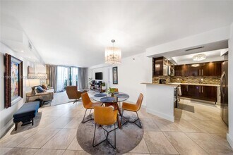 Building Photo - 6039 Collins Ave