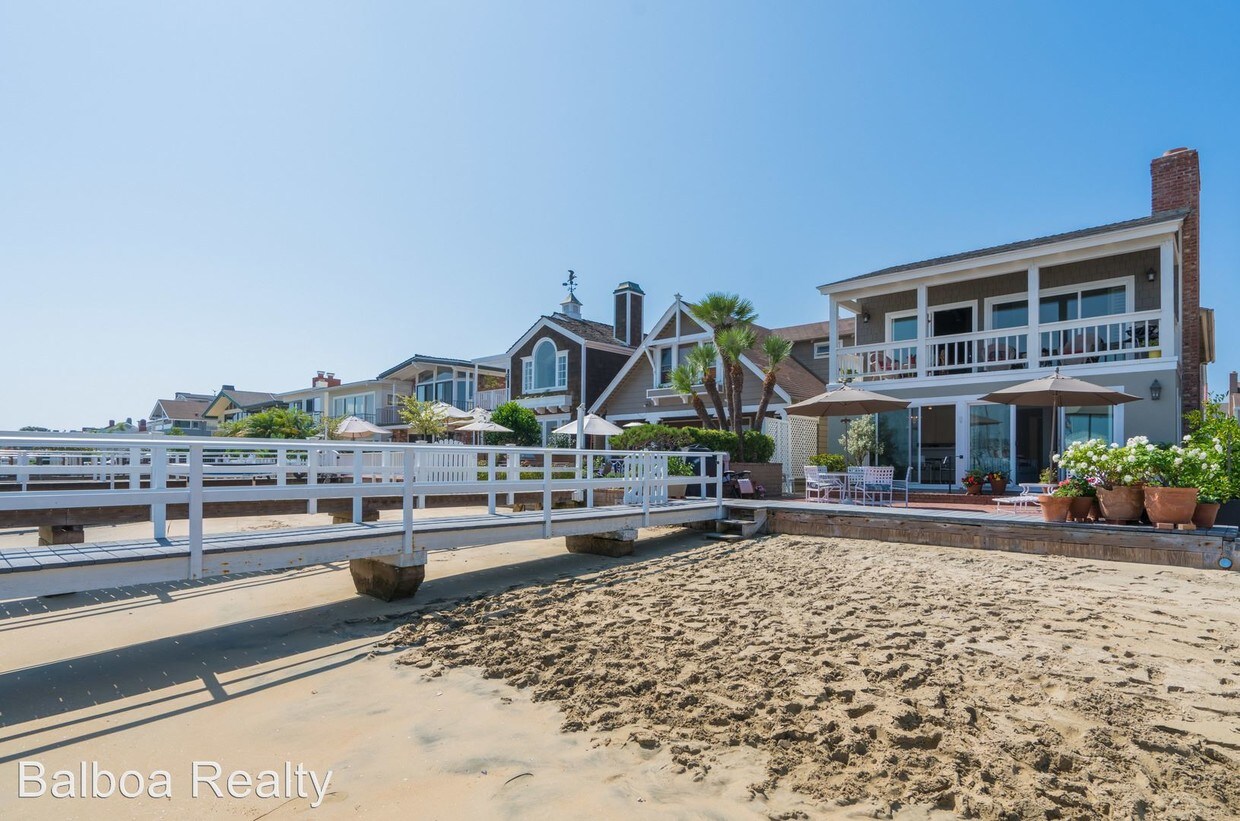 Foto principal - 906 E Balboa Blvd