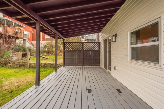 Foto del edificio - READY FOR MOVE IN! STUNNING 4-bedroom in Greenfield!