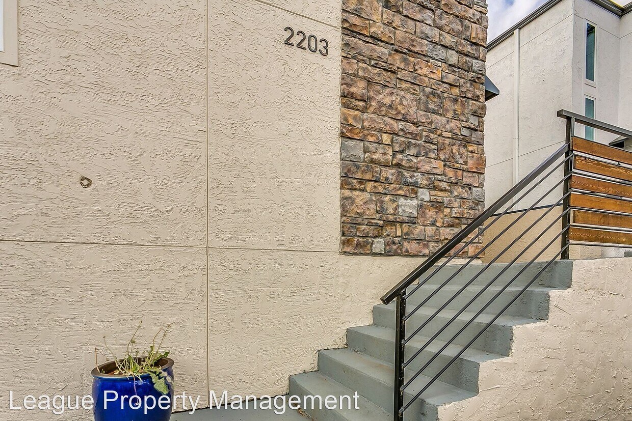 Foto principal - 2 br, 1.5 bath House - 2203 Park Hill Drive