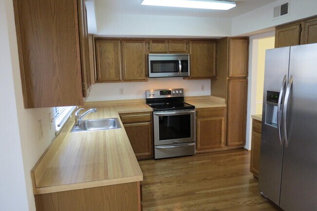 Foto del edificio - 2208 Wimbledon Cir