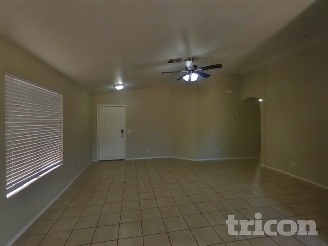 Building Photo - 2022 E Winston Dr