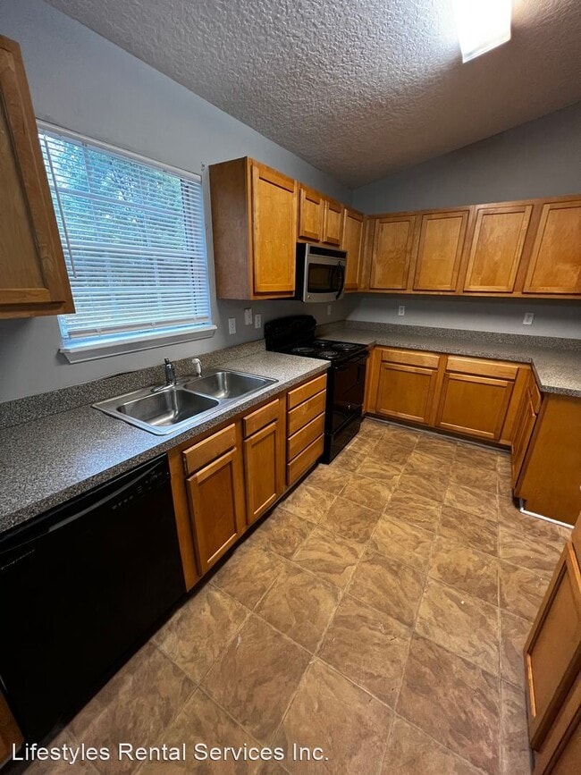 3 br, 2 bath House - 7651 Bob-o-link - 4