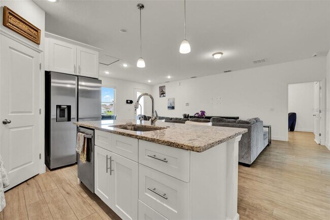 Building Photo - 437 Cinnamon Dr
