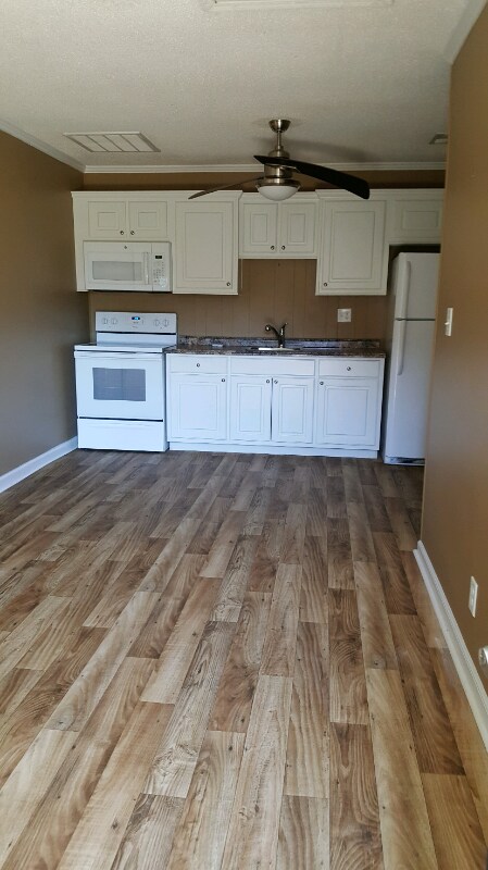 Building Photo - 1 Twin Lakes Dr