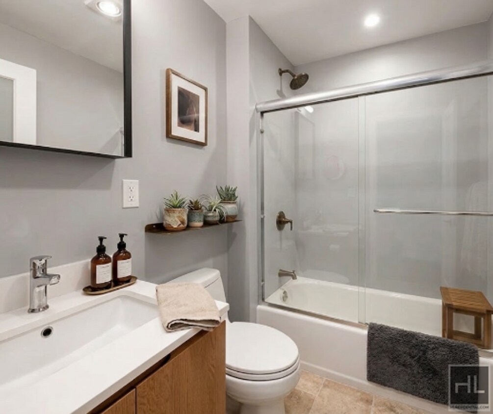 Foto del edificio - Spacious 1 Bed Flex 2 with In-Unit W/D in Prime Midtown East