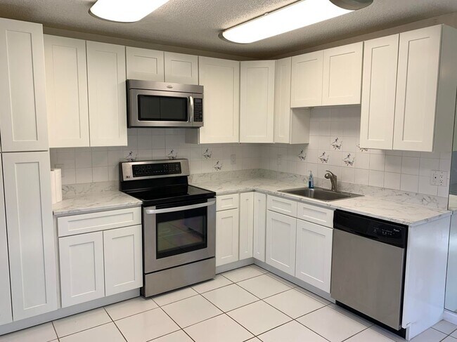 Building Photo - 3606 Alder Dr