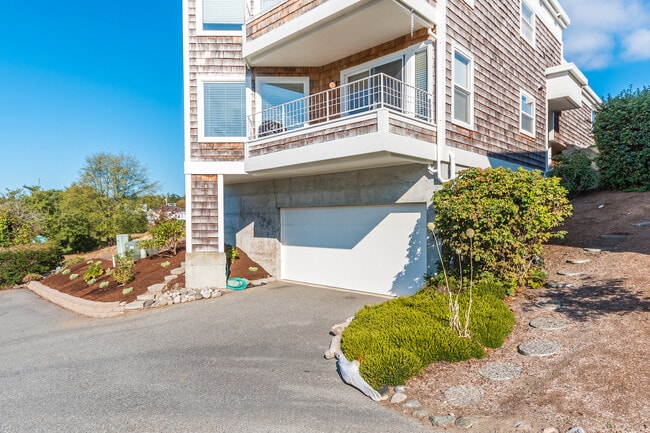 Foto del edificio - All Utilities Included! Fully-Furnished Vi...
