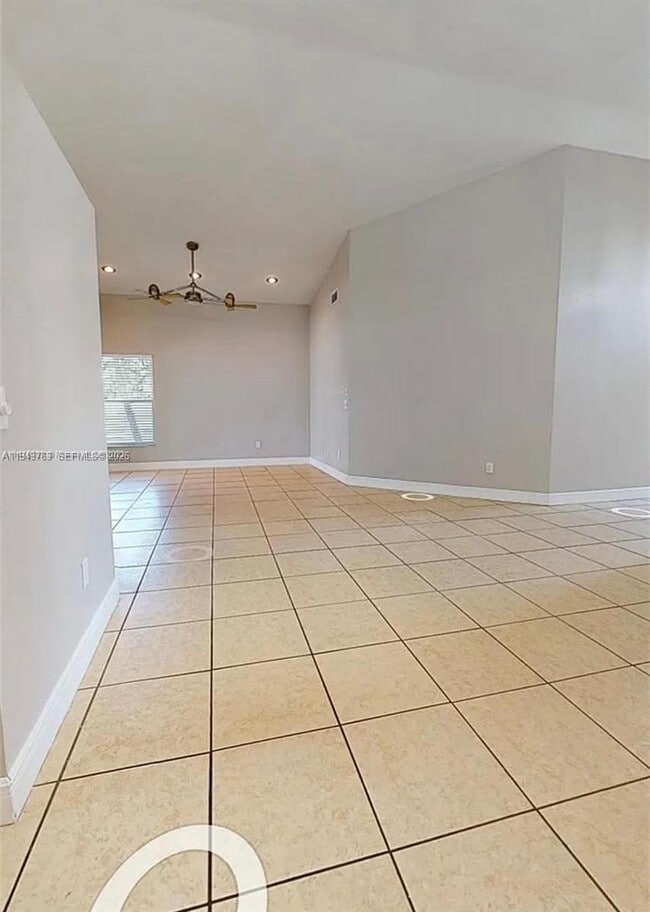 Foto del edificio - 14001 Oak Ridge Dr