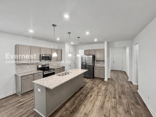 Building Photo - 4 Bed, 4.5 Bath Home with Garage / Coming Soon!