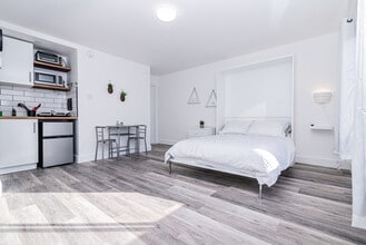 Building Photo - 1424 Rue Saint-Timothée