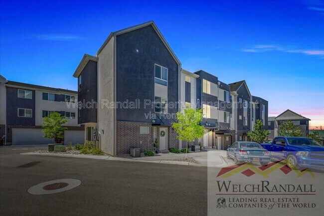 Foto del edificio - 82 E Weekes Wy