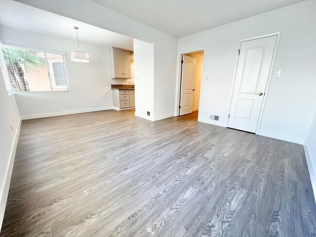 Foto del edificio - Modern 2 Bedroom Peninsula Gem Steps from the Shore