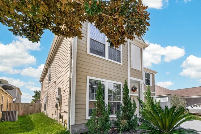 Building Photo - 12819 Wisteria Park Dr