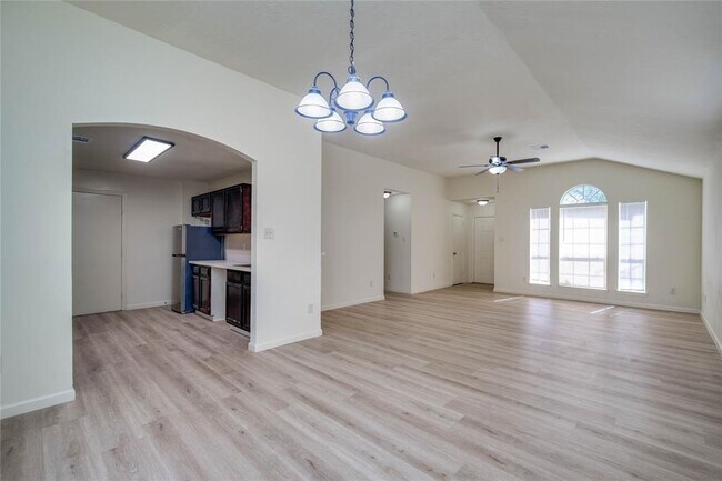 Building Photo - 15322 Riverside Grove Dr