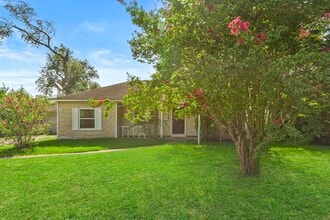 Building Photo - 1033 Cimarron St