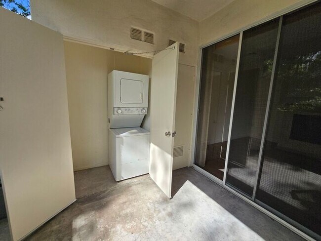 Foto del edificio - Private Ground-Level Condo in the Heart of Carmel Valley