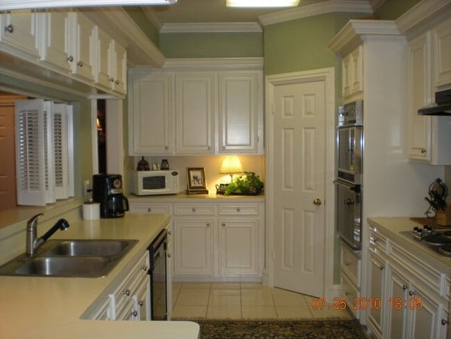 Building Photo - 1310 E James unit 13