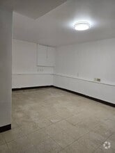 Building Photo - 502 Somerset St W
