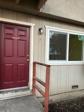 Building Photo - 2440 Almandor Cir