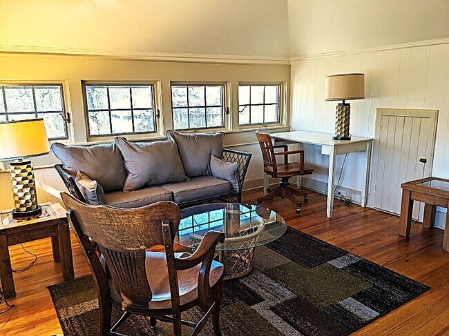 Cozy Living Room / Den - 220 Melrose Cir