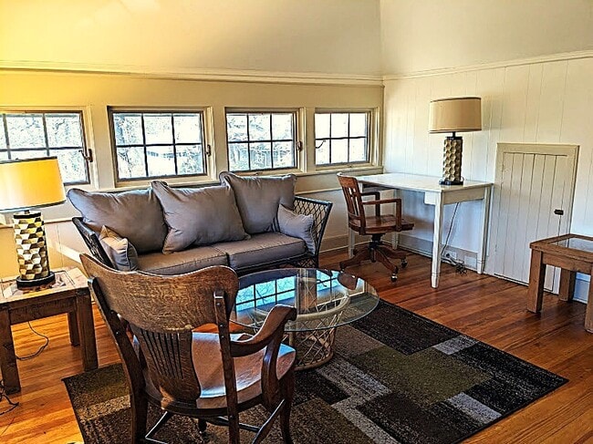 Cozy Living Room / Den - 220 Melrose Cir