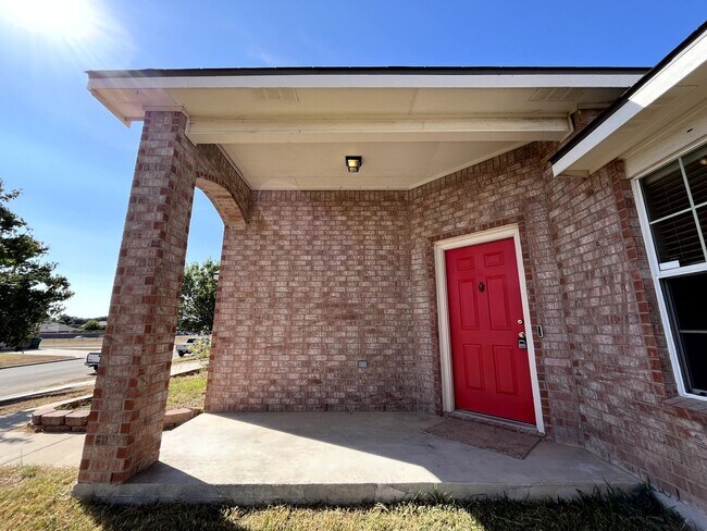 Building Photo - Available Now Beautiful 1 story, 4 bedroom, 2 bath, 2 car garage home with fire place, garage doo...