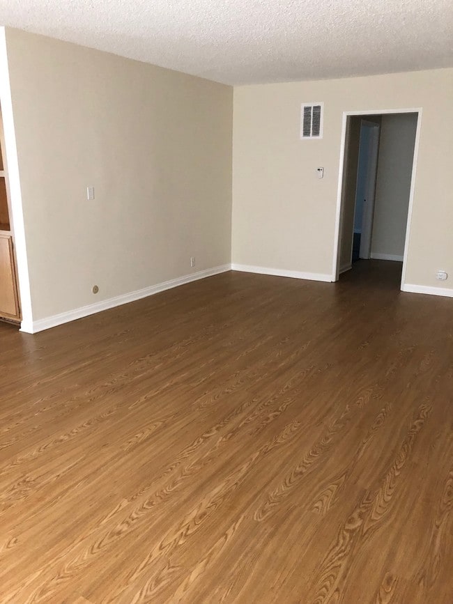 Dining/Living room - 537 N Kings Rd