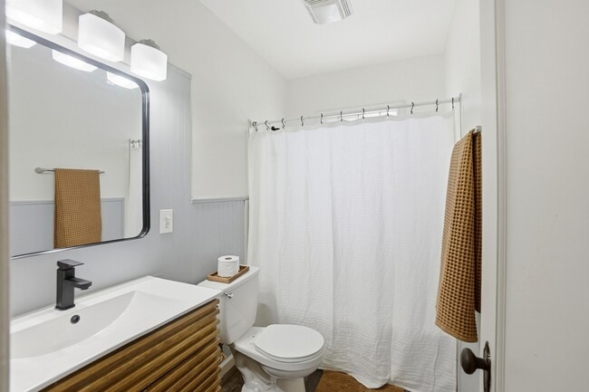 Building Photo - 1120 Piedmont Rd