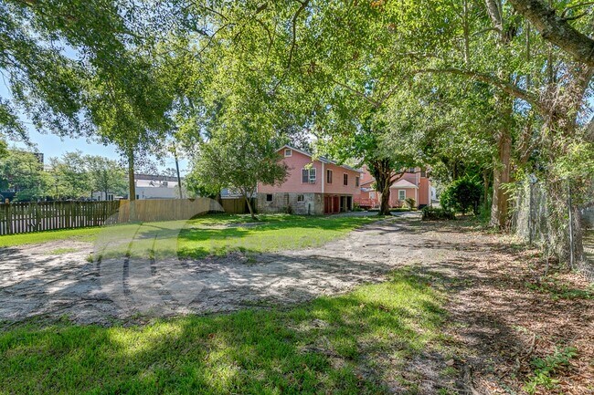 Building Photo - 1112 Dauphin St