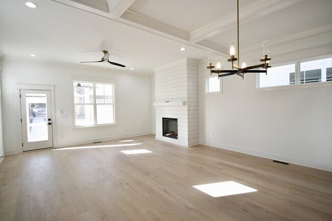 Building Photo - 1408 Lischey Ave
