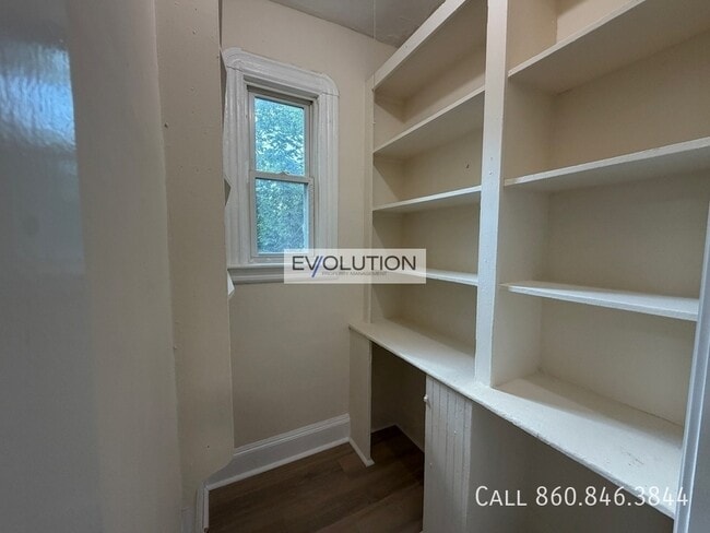Building Photo - 906-908 Park St-2E