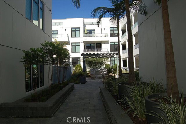 Foto del edificio - 399 E Del Mar Blvd