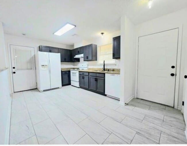 Building Photo - 207 S Park Ln