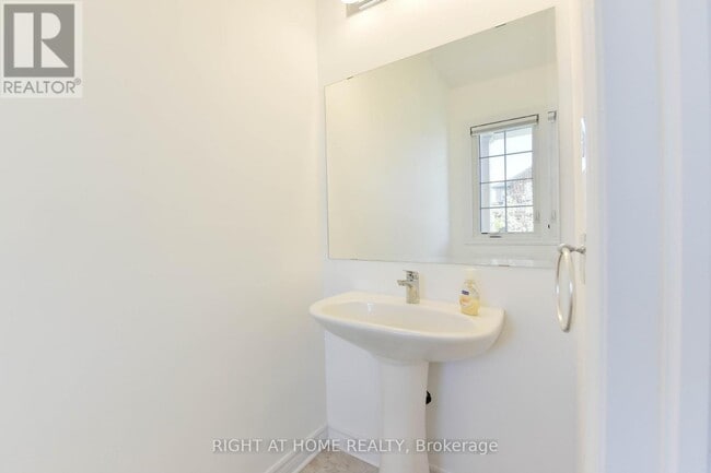 Building Photo - 107 Westover Cres