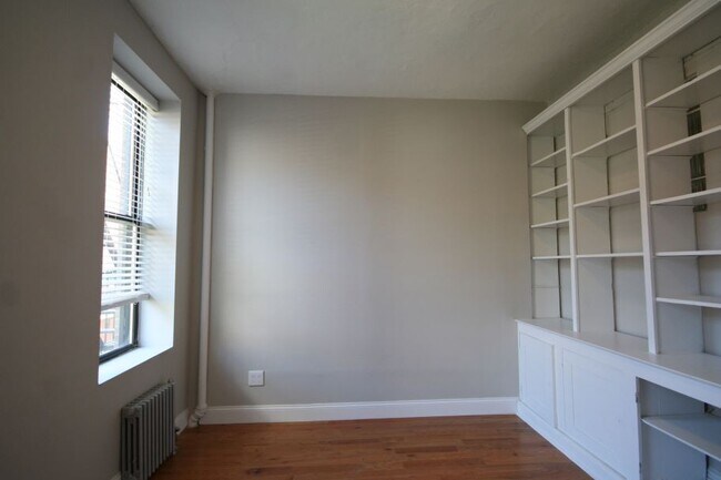 Foto del edificio - 622 E 11th St