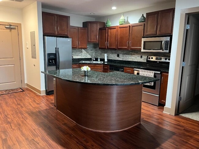 Photo - 600 Albert St Apartment