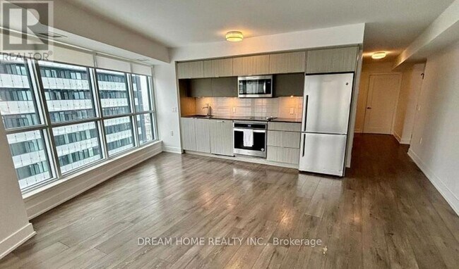 Photo du bâtiment - 585-1585 Bloor St E