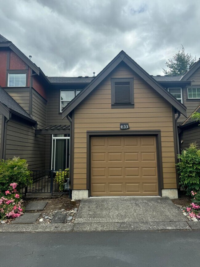 Building Photo - Orenco Townhouse - Walk to Intel! Central ...