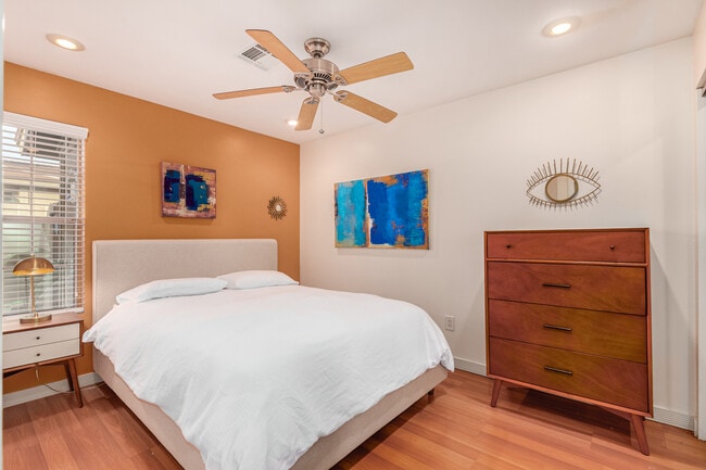 Building Photo - 1850 E Maryland Ave