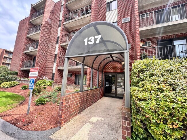 Foto del edificio - 137 Franklin St