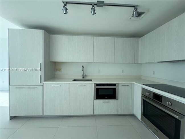 Foto del edificio - 501 NE 31st St