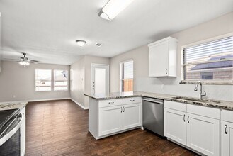 Building Photo - 2409 Riley Dr
