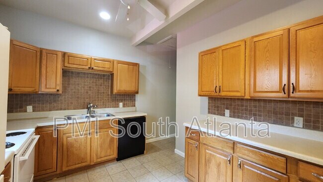 Foto del edificio - 1366 Clermont Ave