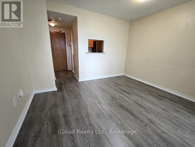 Photo du bâtiment - 8351 McLaughlin Rd S