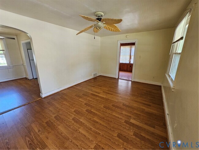 Foto del edificio - 3813 Larchmont Ln