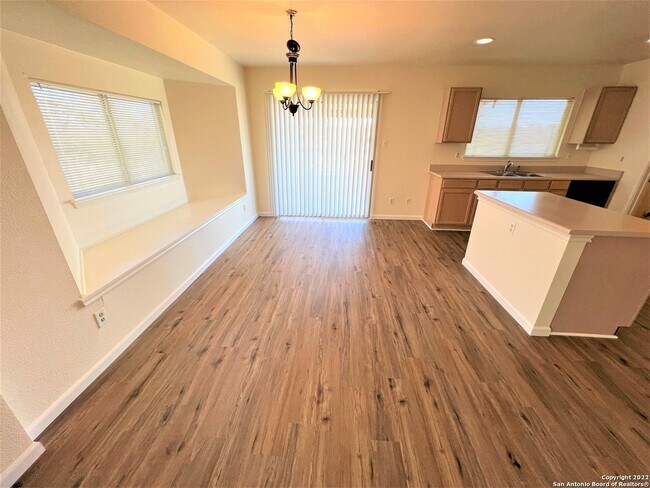 Foto del edificio - 8214 Chestnut Manor Dr